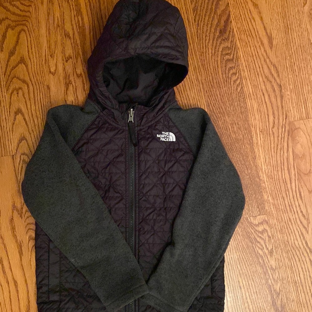 Boys North Face quilted jacket- size 6